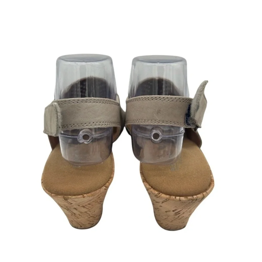 Rockport Wedge Sandals Women's Size 8 Taupe Grey Leather Slingback Laser Cut